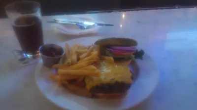Dünya turunun ikinci qitəsi: ABŞ-a gəlməsi : Tir Na Nog-da ilk Amerika burger