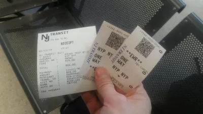 Dünya turunun ikinci qitəsi: ABŞ-a gəlməsi : Newark hava limanından Manhattan, New York şəhərinə NJ transit qatar bileti